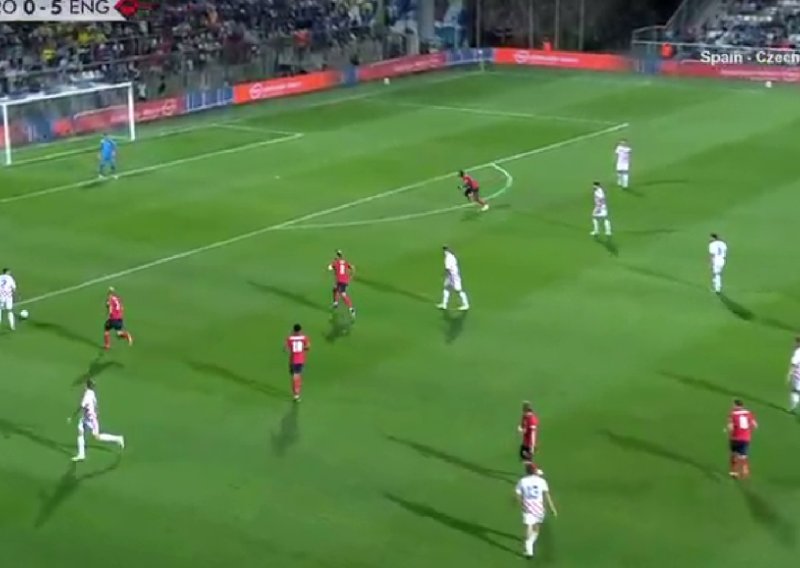 Je li ovo moguće? Pogledajte kako je igrač Bayerna namjestio Englezima gol za nestvarnih 6:0