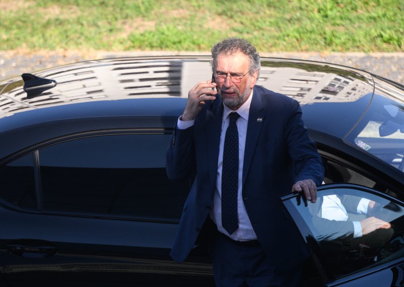Fuchs čestitao Dan učitelja: Najbolje opremljena škola je ništa bez kvalitetnih nastavnika