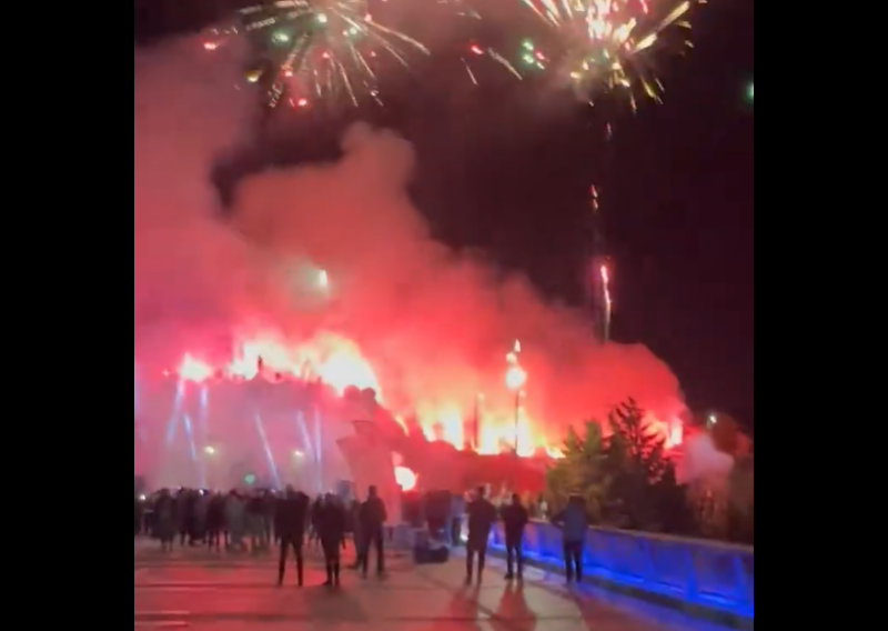 VIDEO 'Vatreni' predizborni skup u Srbiji: Naprednjaci bakljama zapalili Nišku tvrđavu