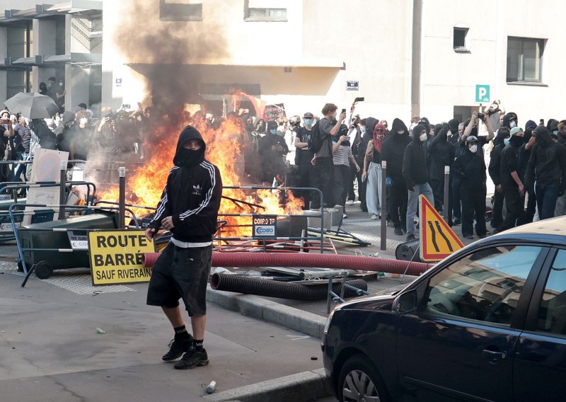FOTO/VIDEO Dramatične scene iz Francuske: Lyon u crnom dimu, sukobi u Strasbourgu, tisuće uhićenih