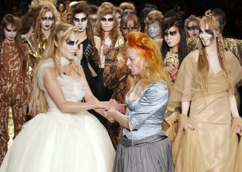 Stravični make-up na modelima Vivienne Westwood