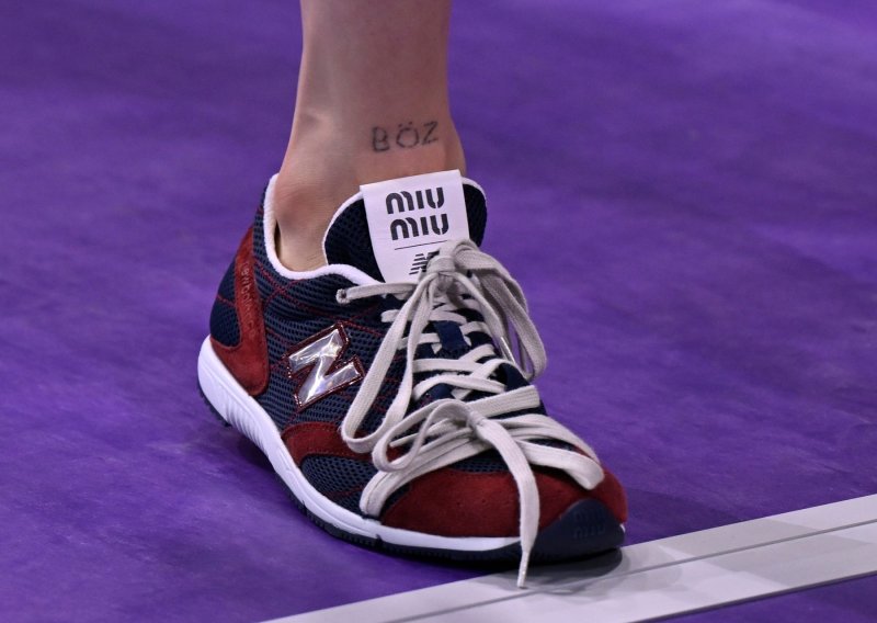 Miu Miu i New Balance ponovno udružili snage: Nove tenisice lagane su kao pero, a jedan neobičan detalj odmah upada u oči