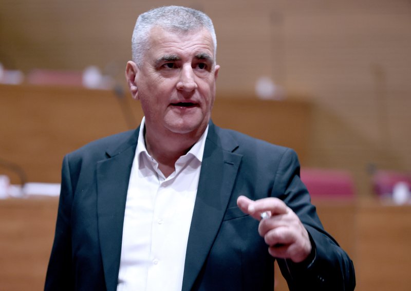 Bulj: Kod Sinja je održan četnički dernek, obaviješteni su Milanović, Plenković i SOA