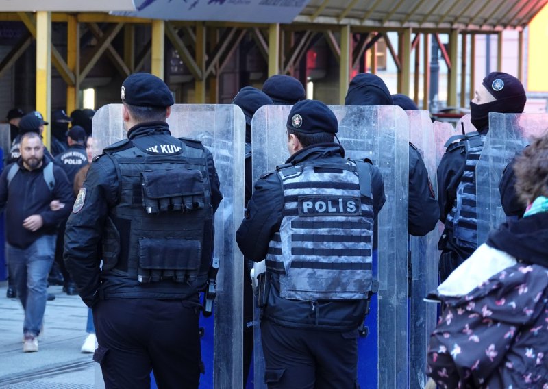 Krvoproliće u Istanbulu: Srednjoškolka izbola osam učenika, jedan preminuo