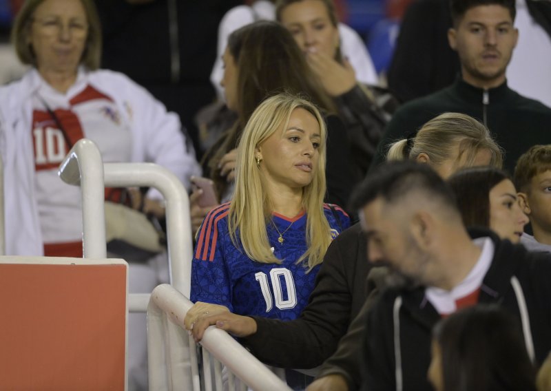 Rijetko je viđamo u javnosti: Diora Modrić na Poljudu bodrila slavnog brata