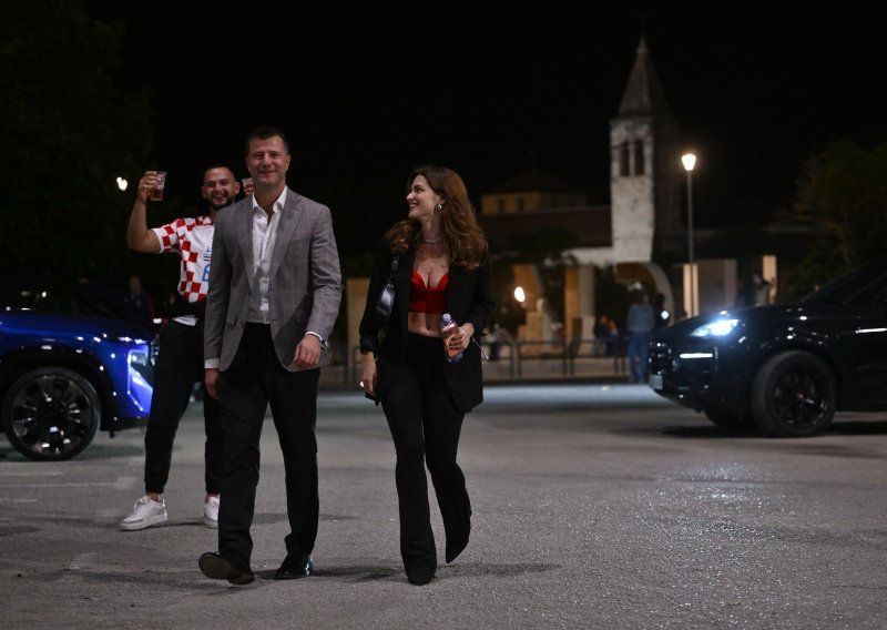 Nerazdvojni su: Zaručnici Arija Rizvić i Marko Vargek ne skidaju osmijeh s lica
