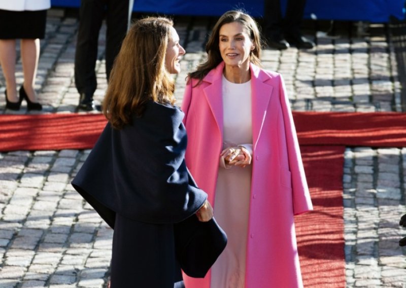 U moru jesenskih neutralnih tonova Letizia bira ružičastu: Ovaj kaput nemoguće je ne primijetiti