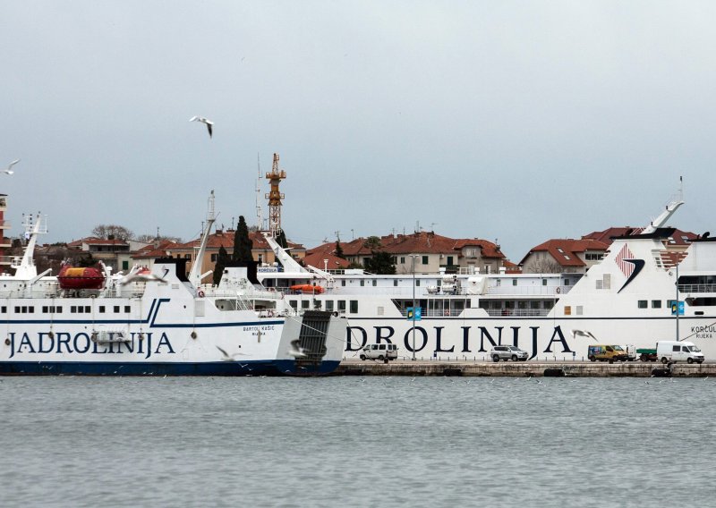 Burno jutro na cestama: Prometna na zagrebačkoj obilaznici, u prekidu trajektne linije