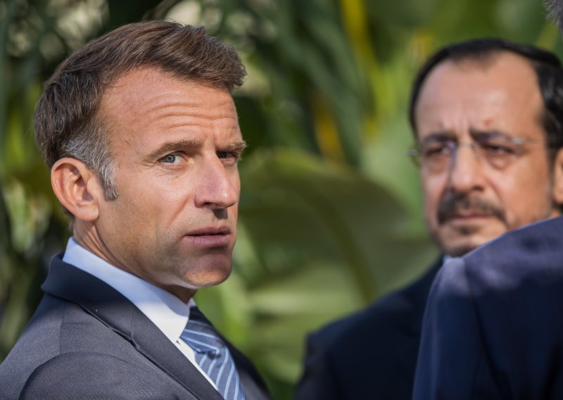 VIDEO Macron prošetao Splitom, snimili ga ispred poznate konobe: 'Čak i on zna di je najbolja spiza'