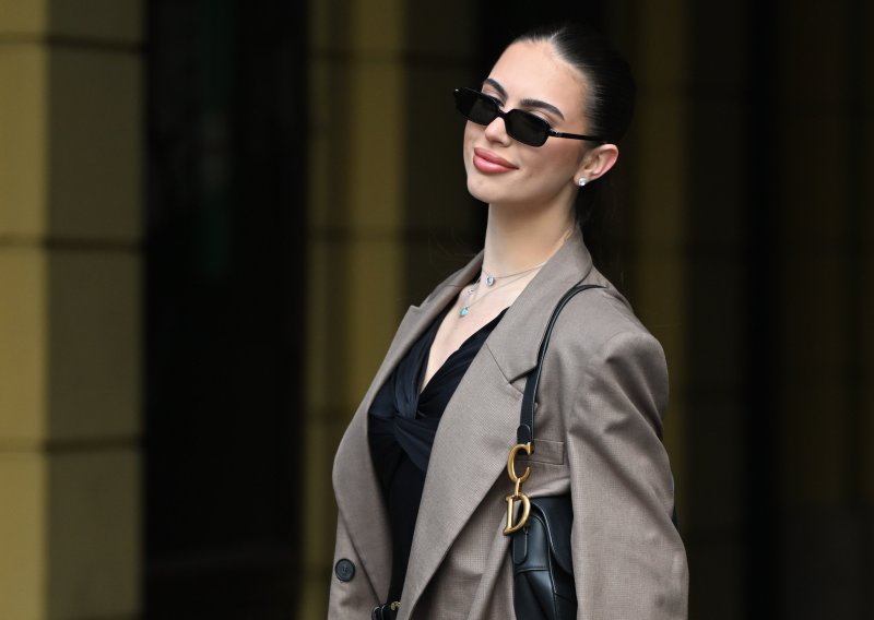 Jolina kći u Londonu spojila torbicu od 12 tisuća eura i tenisice od gotovo tisuću