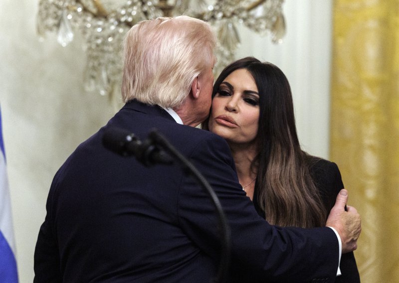 Nova eksplozivna afera Trumpove 'čelične lady': 'Dragi, molim te, uplati mi 100.000 dolara'
