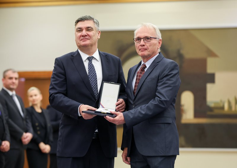 FOTO Milanović odlikovao zaslužne Hrvate: Među njima Neven Budak i rukometna legenda