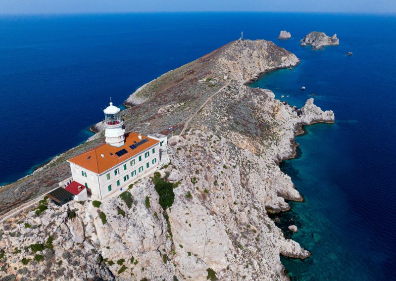 Tri desetljeća čuvao je svjetionik na Palagruži: 'Ovo je jedinstveni rajski otok'