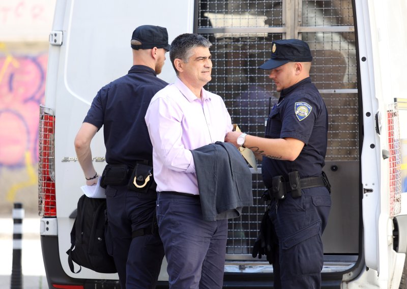 Gradonačelnik Buja iz zatvora podnio ostavku