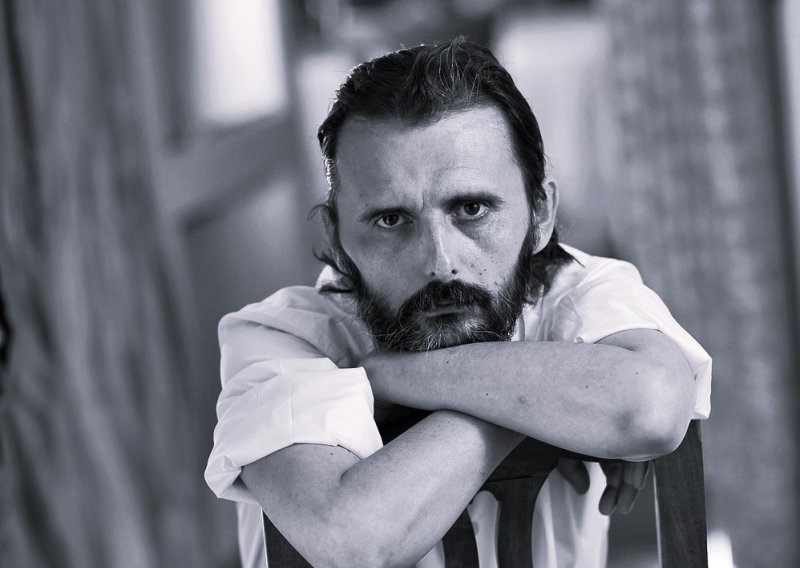 Preminuo Goran Bare, legendarni frontmen Majki