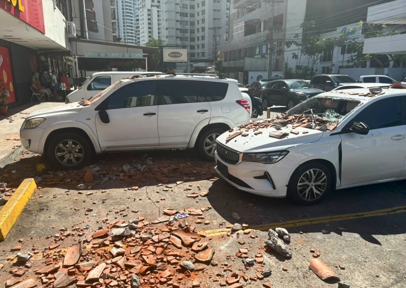 FOTO/VIDEO Stižu prve snimke iz Paname: Potres od 7,7 stupnjeva rušio zgrade, hotele, crkve...