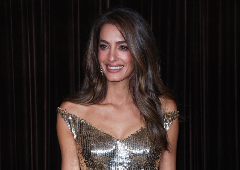 Amal Clooney u izdanju dostojnom holivudske dive: Zlatna haljina s raskošnim detaljima privukla pažnju