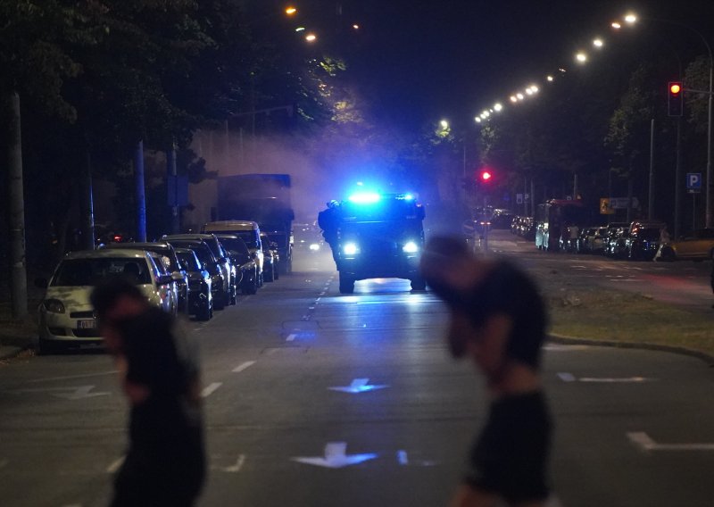 Verbalni okršaj prerastao u brutalno nasilje: Sjekirom napao mladića