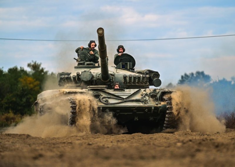 Pogledajte video: Obračun Kuna, Sokolova i Puma u jugoslavenskim M-84 tenkovima