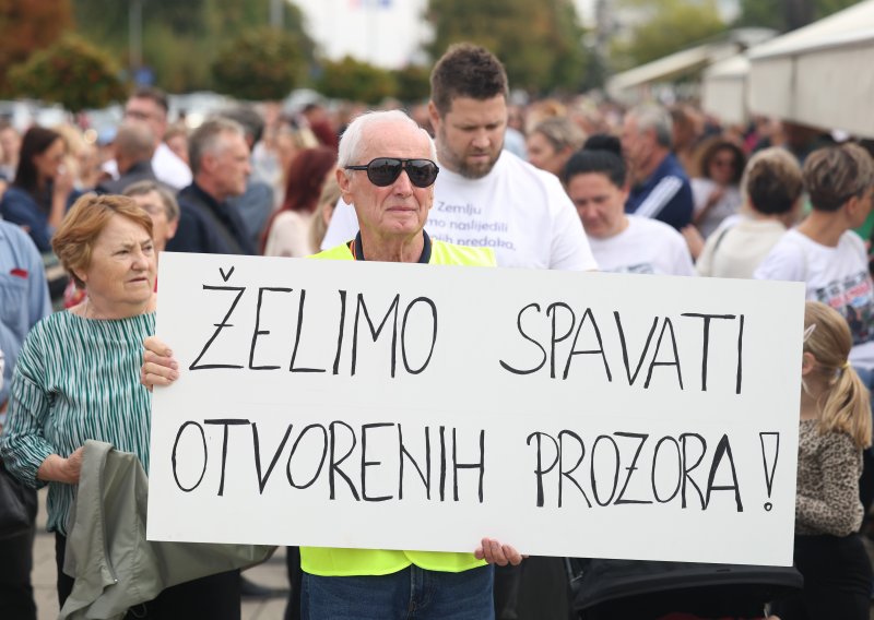 Novi prosvjed u Našicama protiv gospićkog otpada: Već im stiglo četiri kamiona