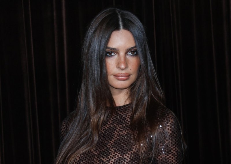Emily Ratajkowski ponovno zaigrala na kartu provokacije: Prozirna haljina otkrila je gotovo sve
