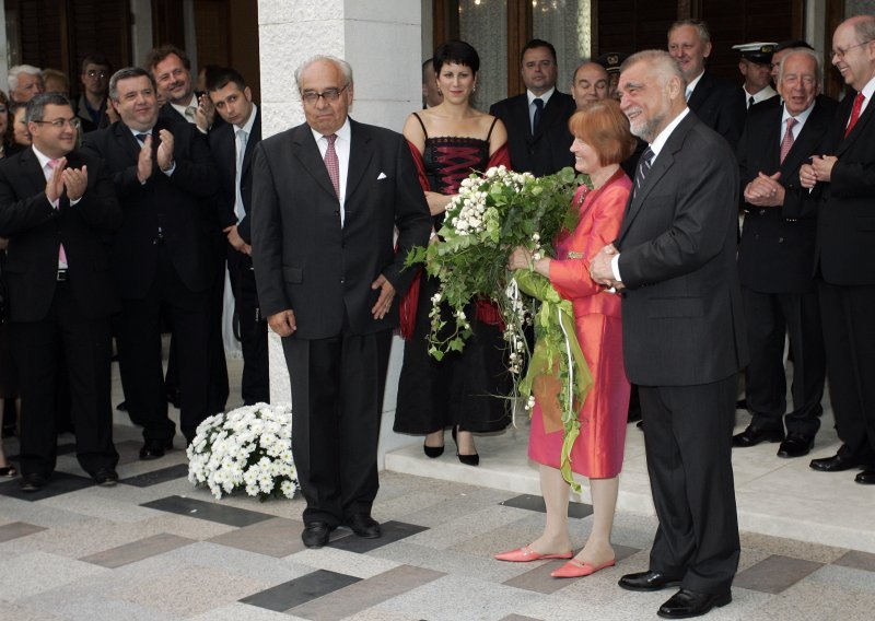 Mesić do Beča putovao Vladinim avionom