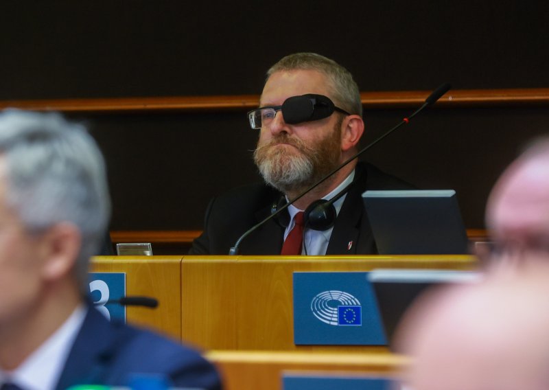 Poljski eurozastupnik: Volim miris ruskog plina! Opet će teći jer će Europa bez njega bankrotirati
