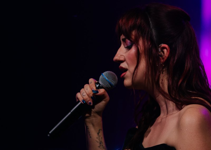 Umjesto običnog koncerta napravila konceptualni show: Lu Jakelić pokazala kako izgleda domaći pop novog doba