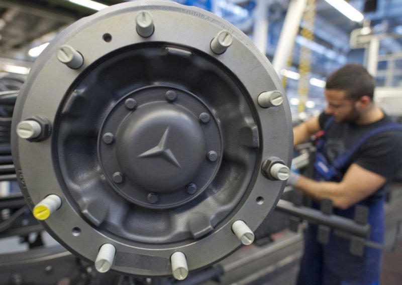 Potres u Mercedesu: Od 90.000 radnika traže šest tjedana više rada za istu plaću