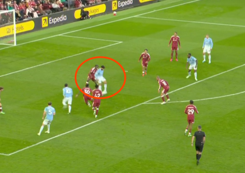 Pogledajte sjajnu asistenciju Gvardiola petom: City s igračem više razbio Liverpool