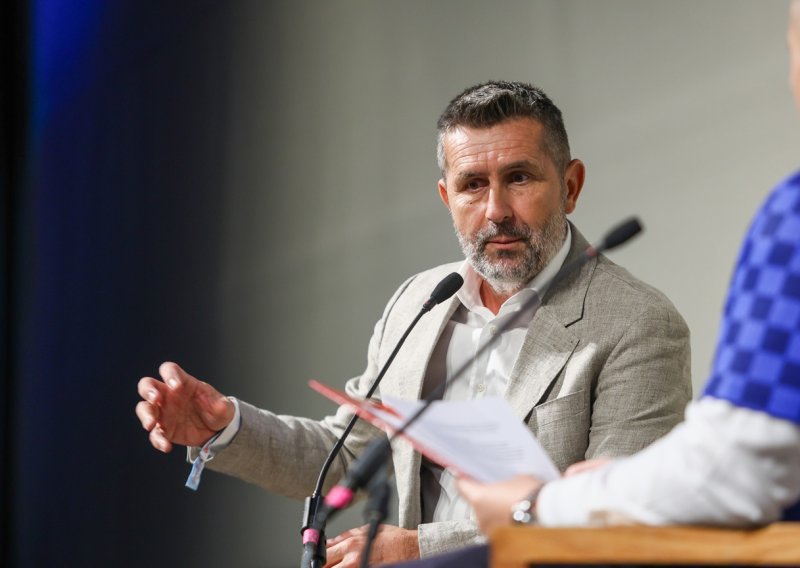 Nenad Bjelica vraća se na trenersku klupu? Već je razgovarao s čelnicima kluba