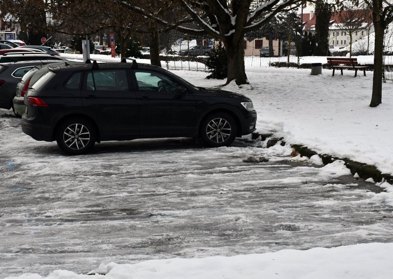 Ovo na cesti može biti opasno gotovo kao led