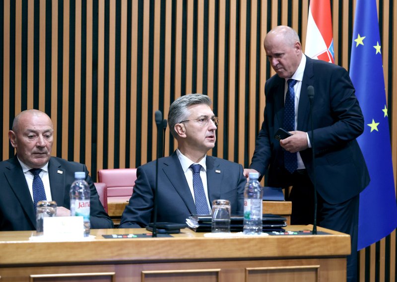 Plenković: Riješit ćemo problem sanacije otpada u Gospiću