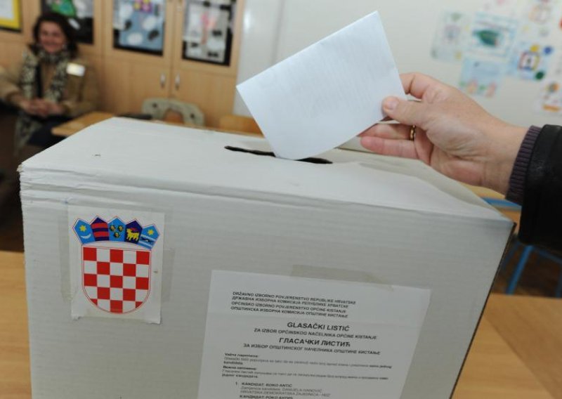 Government calls local elections for May 19