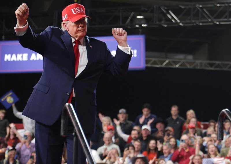 Trump na predizbornom skupu: 'One koji odaju informacije trebalo bi strijeljati'