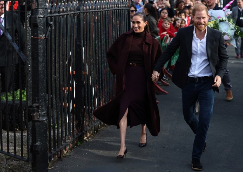 Bordo je jedna od najpoželjnijih boja jeseni, a Meghan Markle pokazala kako je nositi na elegantan način