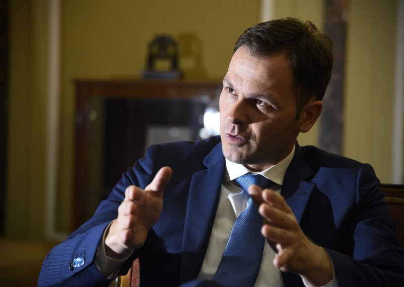 Siniša Mali obmanuo Srbiju: Nema dogovora MOL-a i Gazproma, preuzimanje NIS-a će propasti?