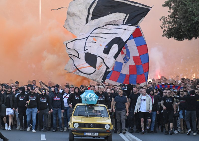 Skandalozne scene u Splitu! Torcida tijekom kortea urlala: 'Auschwitz', 'Ustaj, Adolfe' i 'Ajmo, ajmo, ustaše'