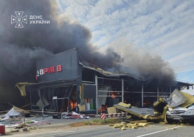 VIDEO Procurila dramatična snimka: Pogledajte kako ruski Šahid razara supermarket