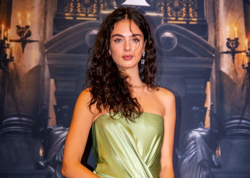 Kći Monice Bellucci u izdanju koje odiše elegancijom: U zelenoj haljini spojila romantiku i glamur