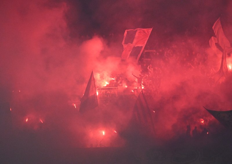 Hajduk se službeno oglasio o neredima na tribinama protiv Ajaxa