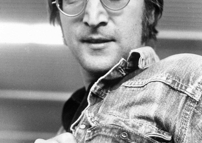 Zahodska školjka Johna Lennona prodana za 12.000 eura