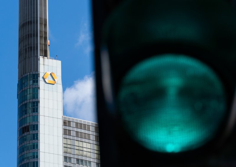 UniCredit dobio zeleno svjetlo ECB-a za preuzimanje kontrole nad njemačkom Commerzbankom