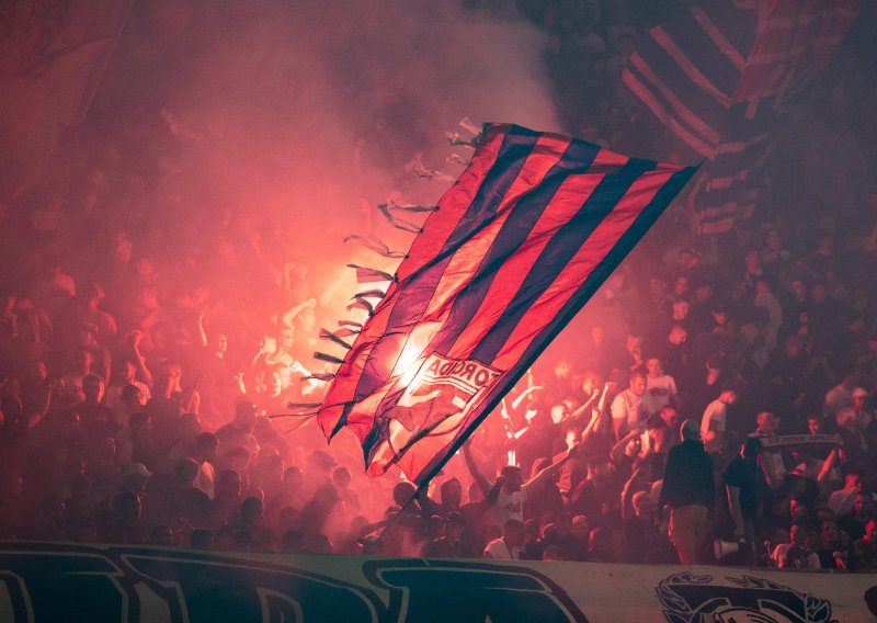 Navijačkim stranicama kruži poruka o novom napadu Torcide: Pretukli navijače Ajaxa i oteli im 'udarne' transparente!?