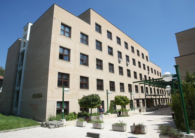 PMF prvi put izlaže rendgenske snimke iz 1897. godine