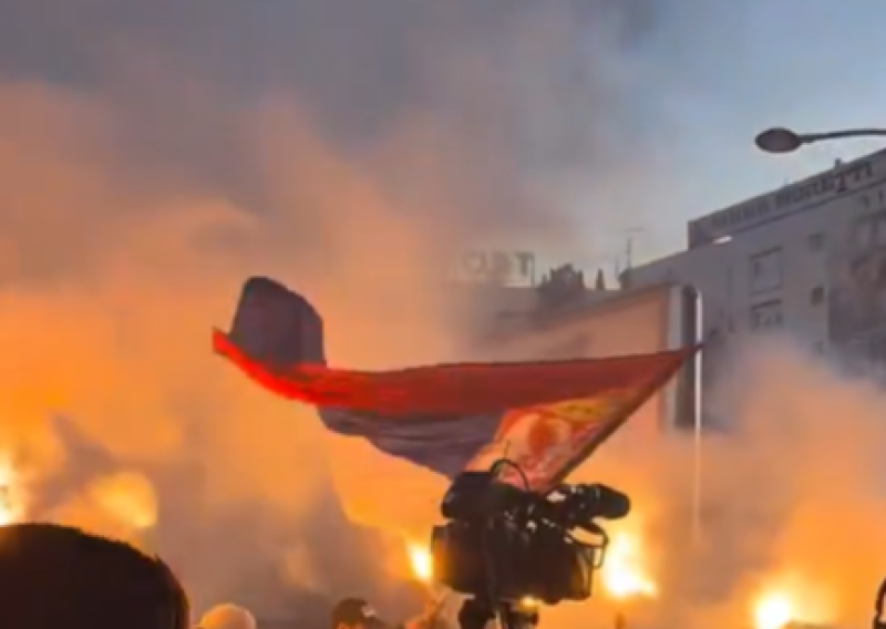 VIDEO Nisu samo hrvatski mediji na meti Vučićevih ljudi: Pogledajte što se zbiva u Novom Sadu