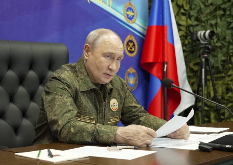 Putin u vojnoj odori otkrio što radi u Ukrajini: 'O ovome nema pregovora'