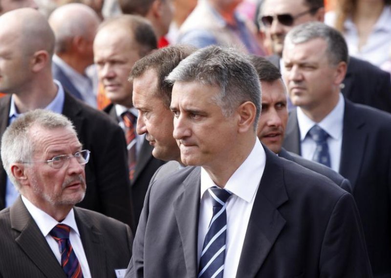 Karamarko konsolidira ili provodi čistku u HDZ-u?