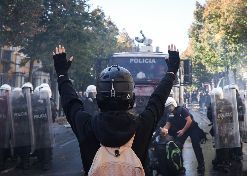 FOTO Tirana u kaosu, više od 150 ozlijeđenih: Rama tvrdi da iza nasilnih prosvjeda stoje 'strane ruke'