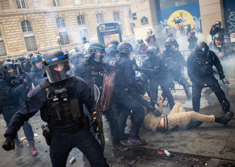 Francuska za nove prosvjede najavljuje masovno raspoređivanje policije i vojske